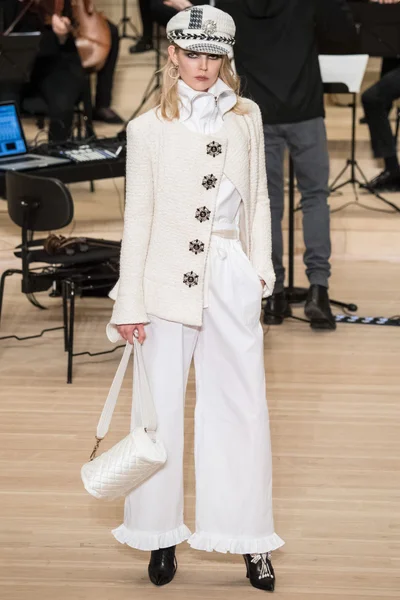 Look 49